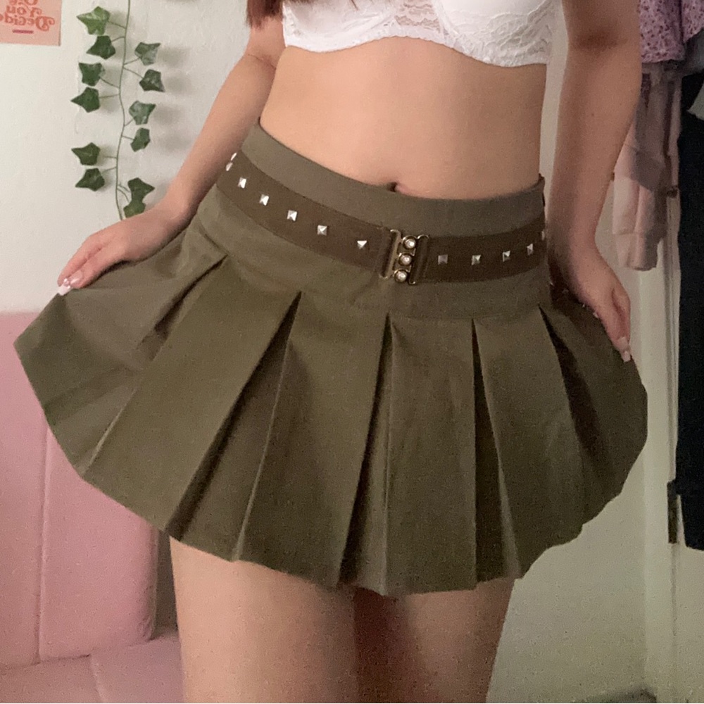 green buckle mini skirt